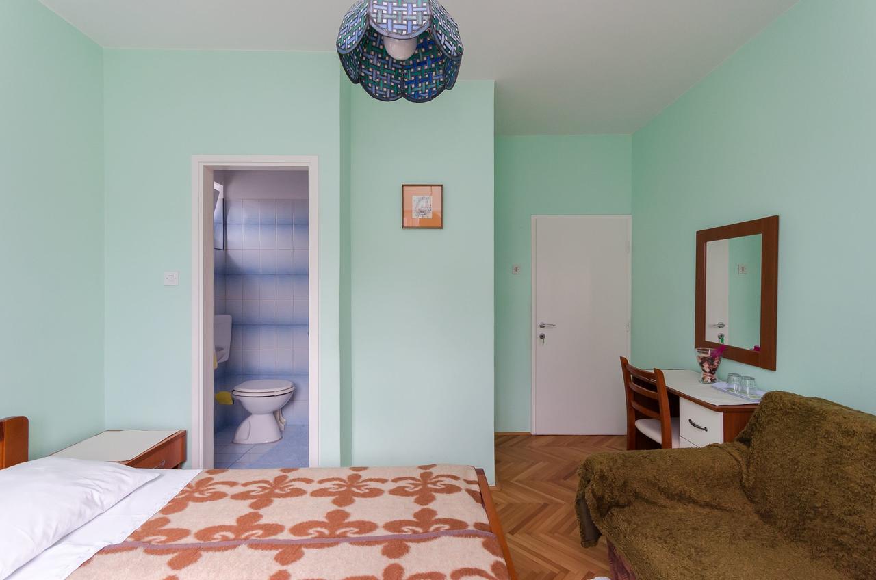 Rooms Mihaela Rab Town Exterior photo